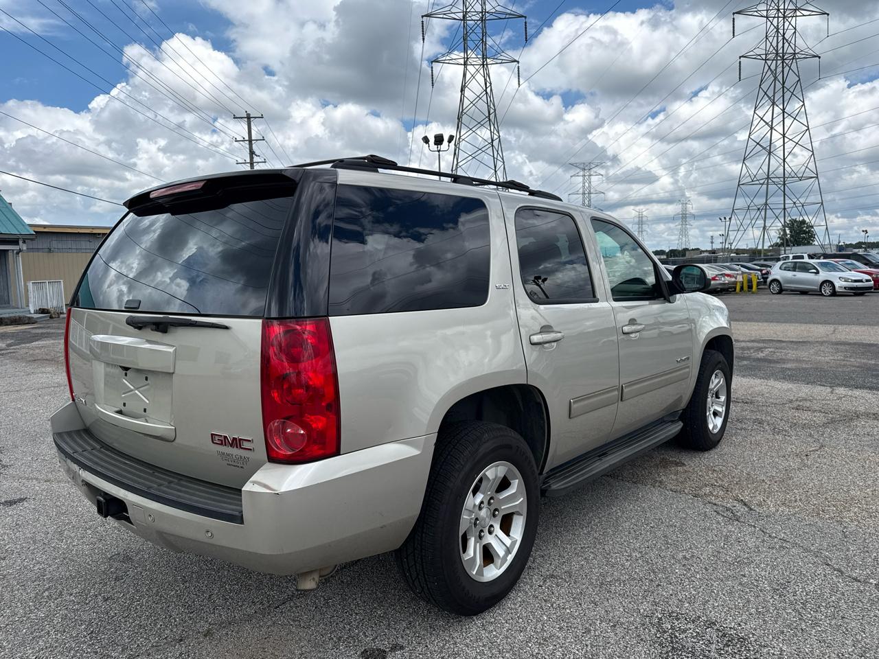 GMC Yukon SLT 4D SUV RWD 2013