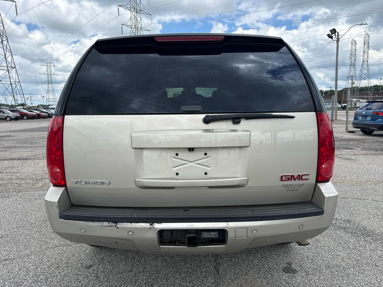 GMC Yukon SLT 4D SUV RWD 2013