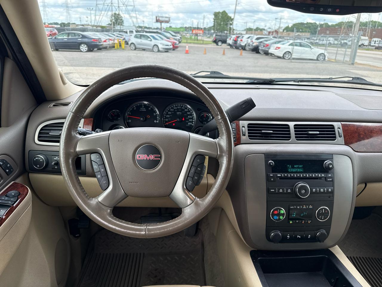 GMC Yukon SLT 4D SUV RWD 2013