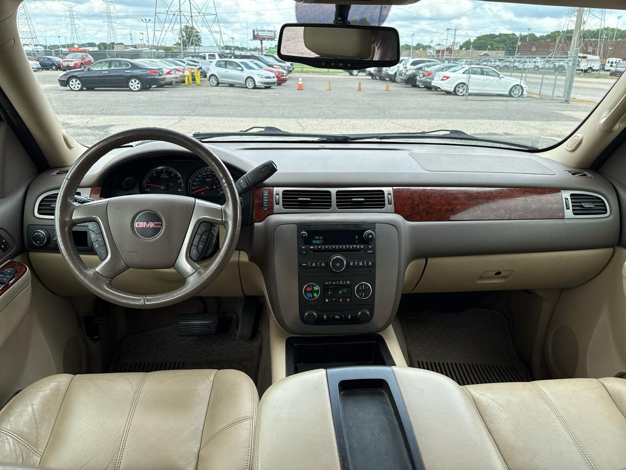 GMC Yukon SLT 4D SUV RWD 2013