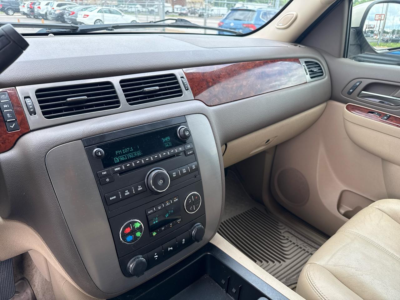 GMC Yukon SLT 4D SUV RWD 2013