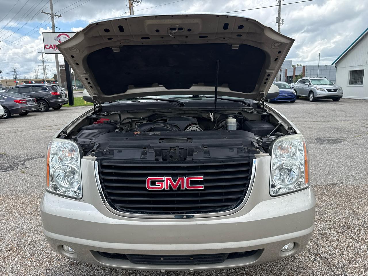 GMC Yukon SLT 4D SUV RWD 2013