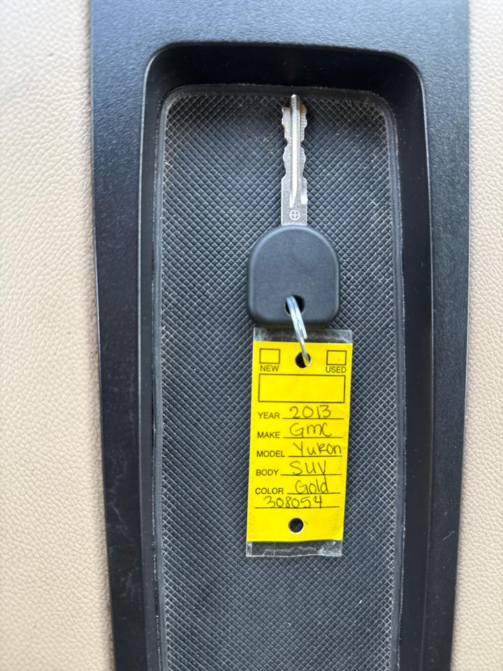 GMC Yukon SLT 4D SUV RWD 2013