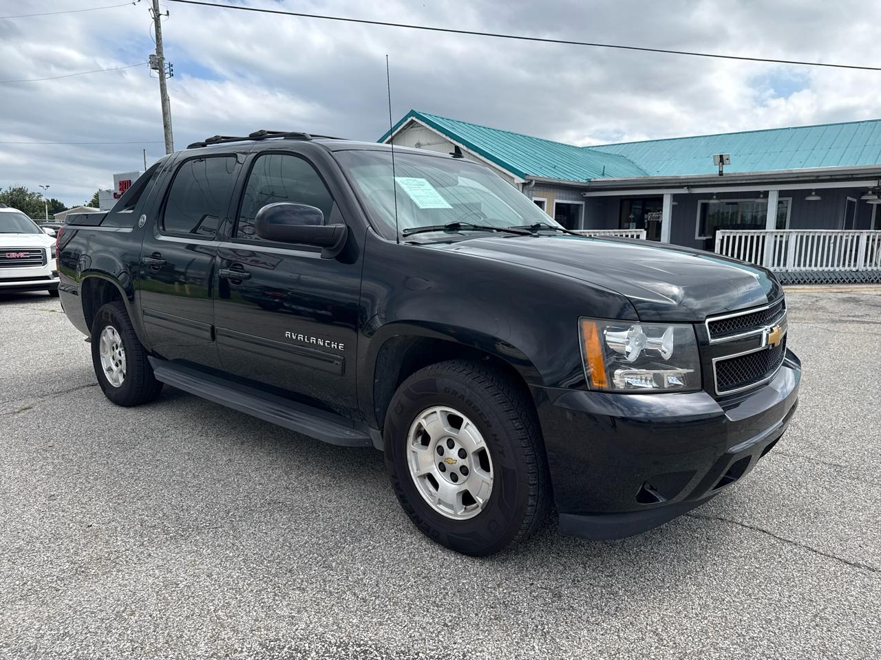 Chevrolet Avalanche LS 2WD 2013