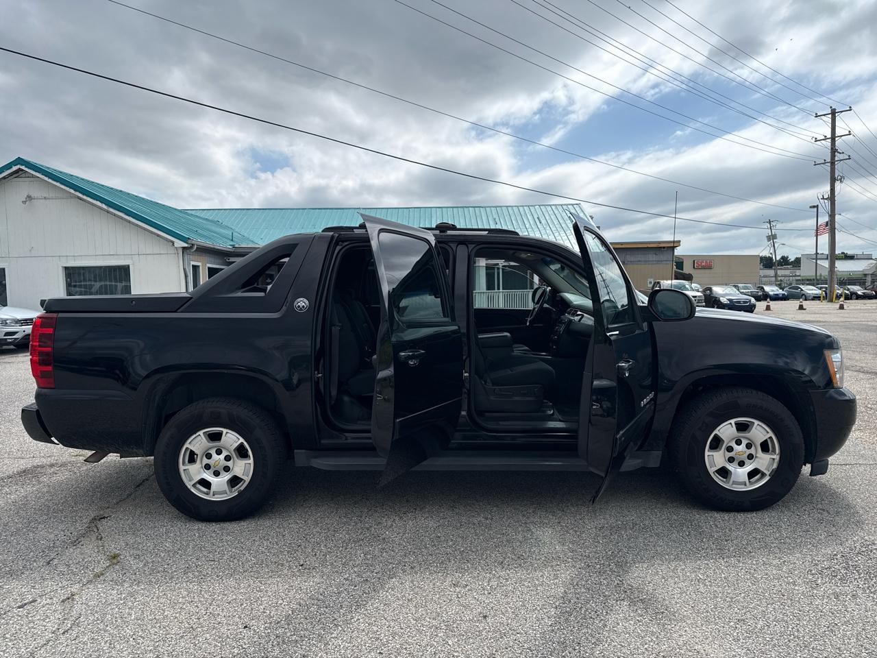 Chevrolet Avalanche LS 2WD 2013