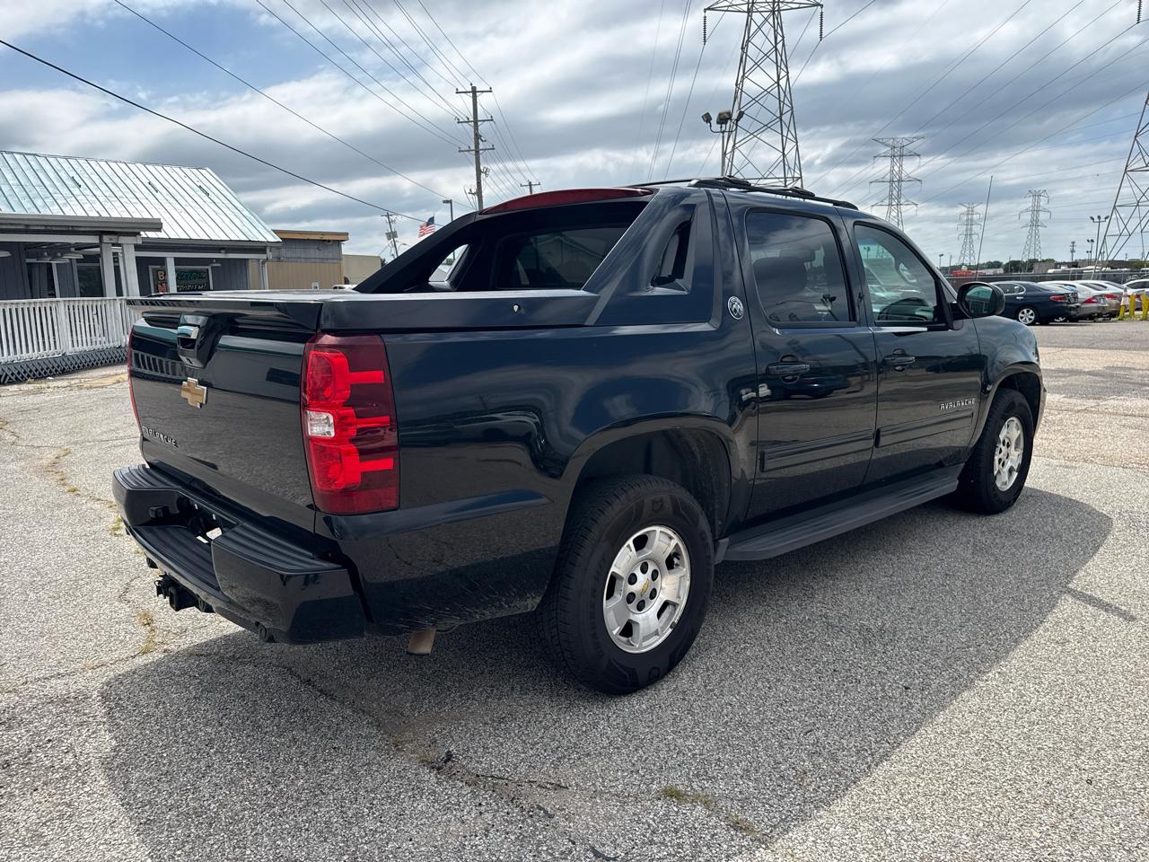 Chevrolet Avalanche LS 2WD 2013