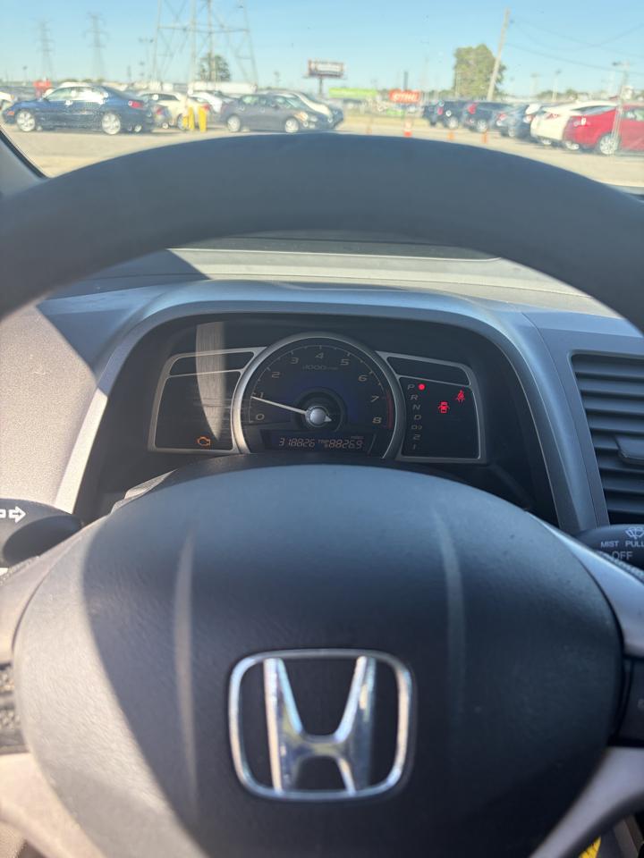 Honda Civic LX Sedan 5-Speed AT 2009