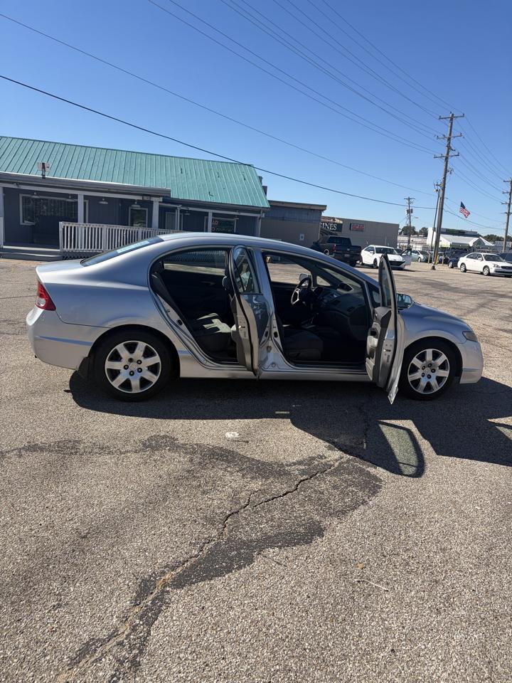 Honda Civic LX Sedan 5-Speed AT 2009
