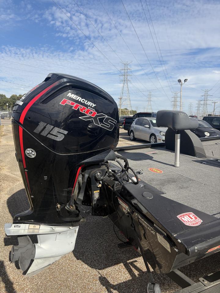 Tracker Bass Pro Team 190 TX  2023
