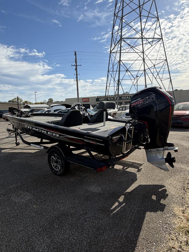 Tracker Bass Pro Team 190 TX  2023
