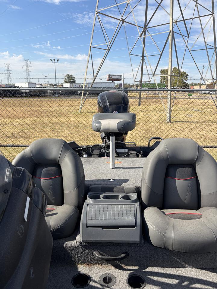 Tracker Bass Pro Team 190 TX  2023
