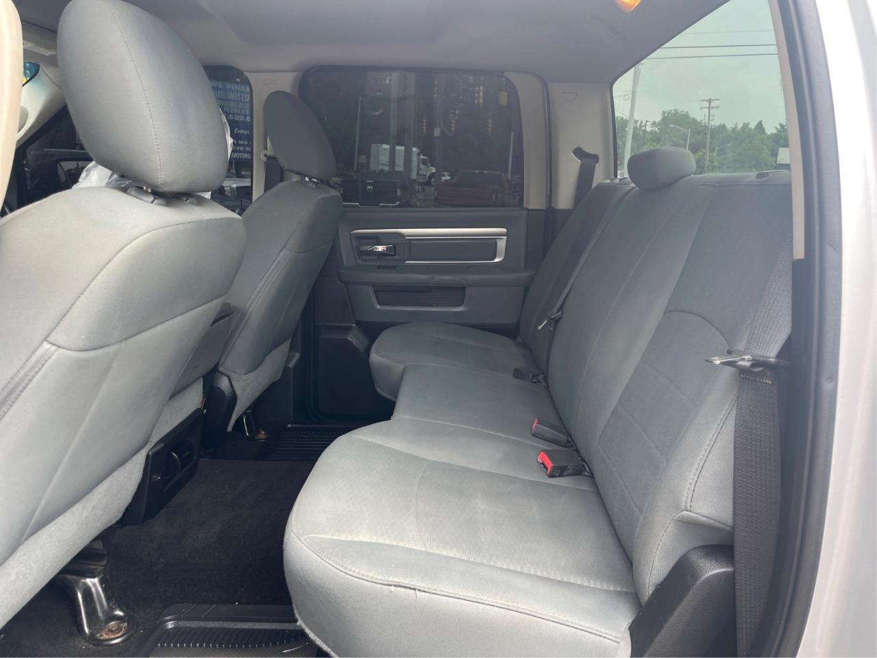 RAM 1500 4WD Crew Cab 140.5" Longhorn 2015