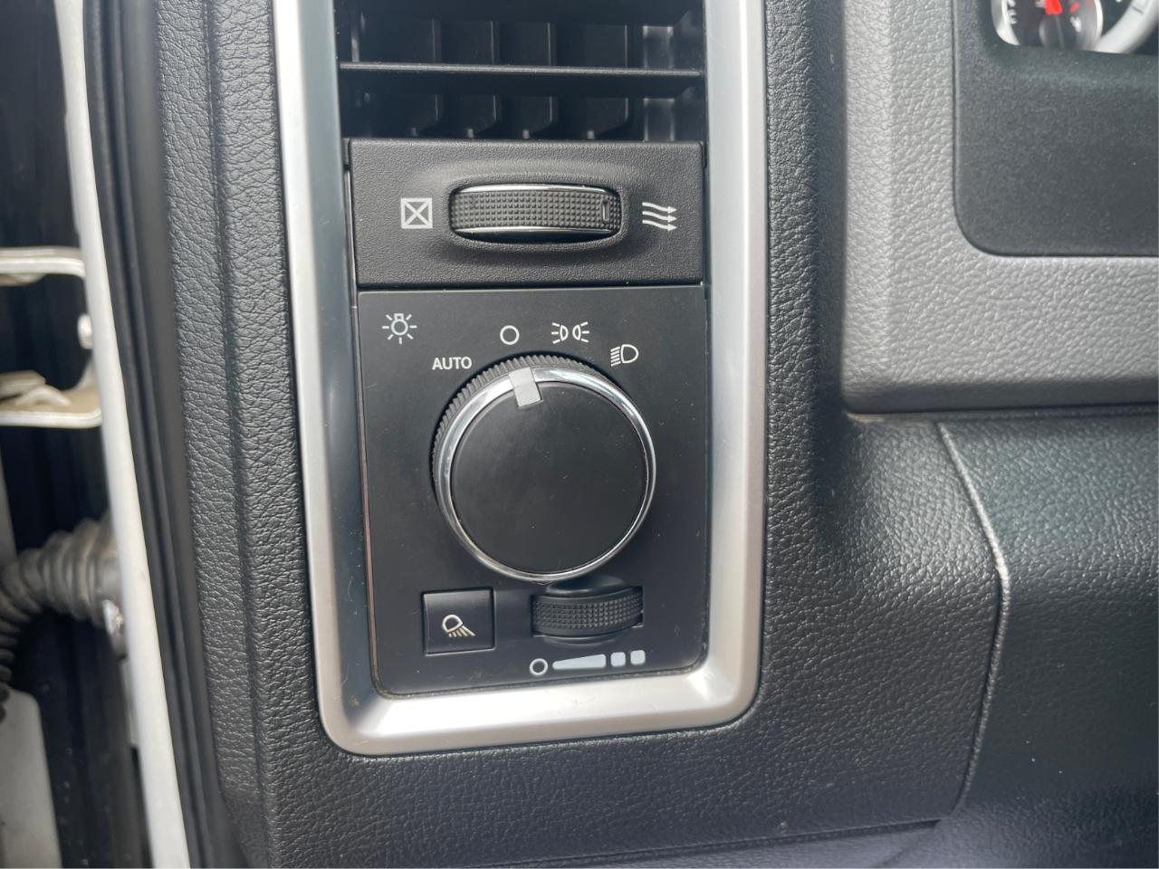 RAM 1500 4WD Crew Cab 140.5" Longhorn 2015