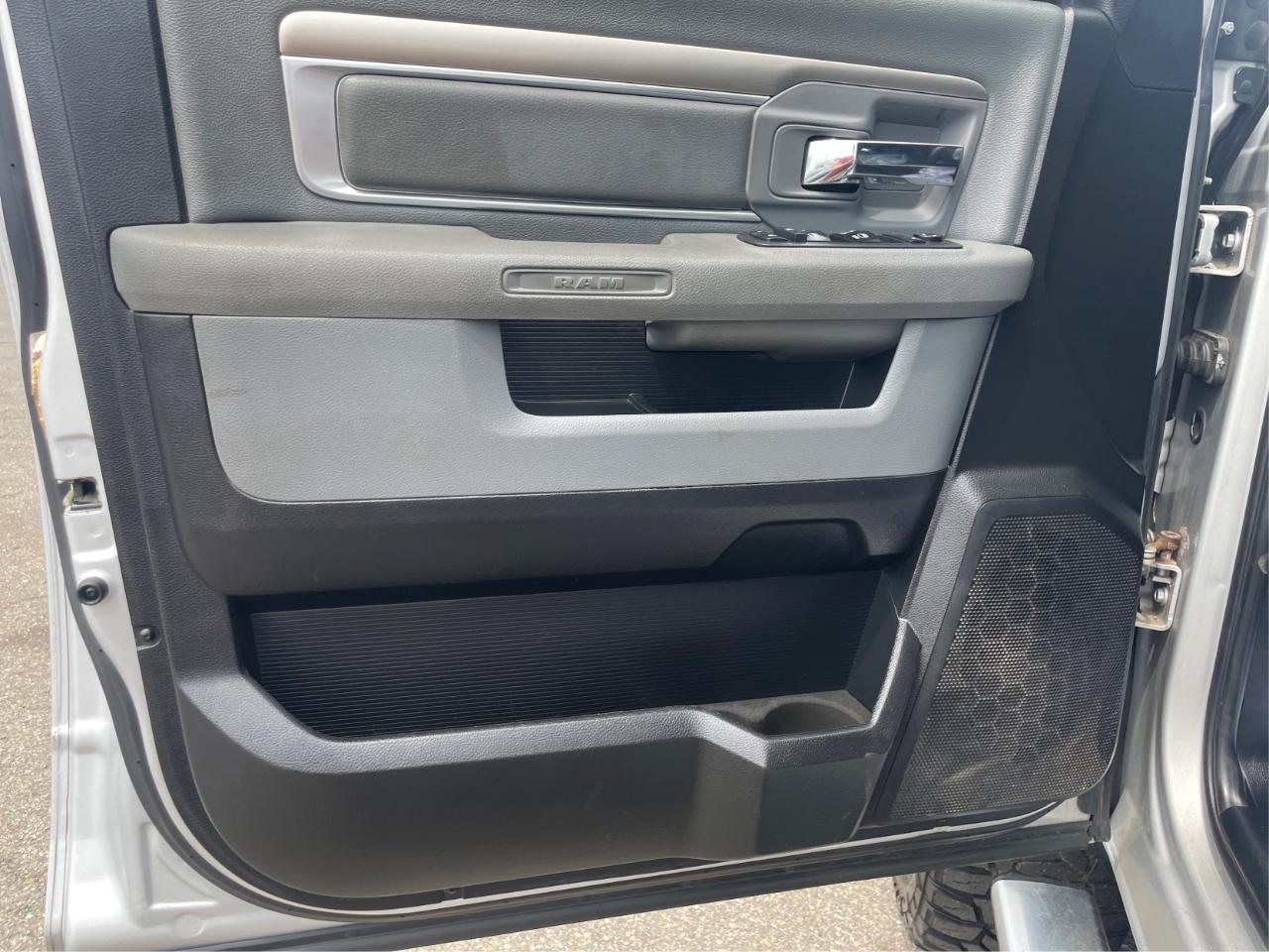 RAM 1500 4WD Crew Cab 140.5" Longhorn 2015