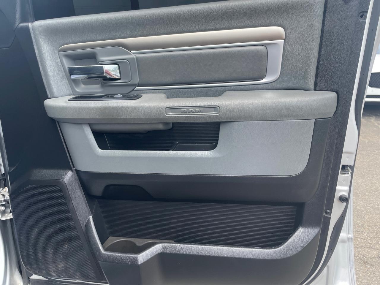 RAM 1500 4WD Crew Cab 140.5" Longhorn 2015