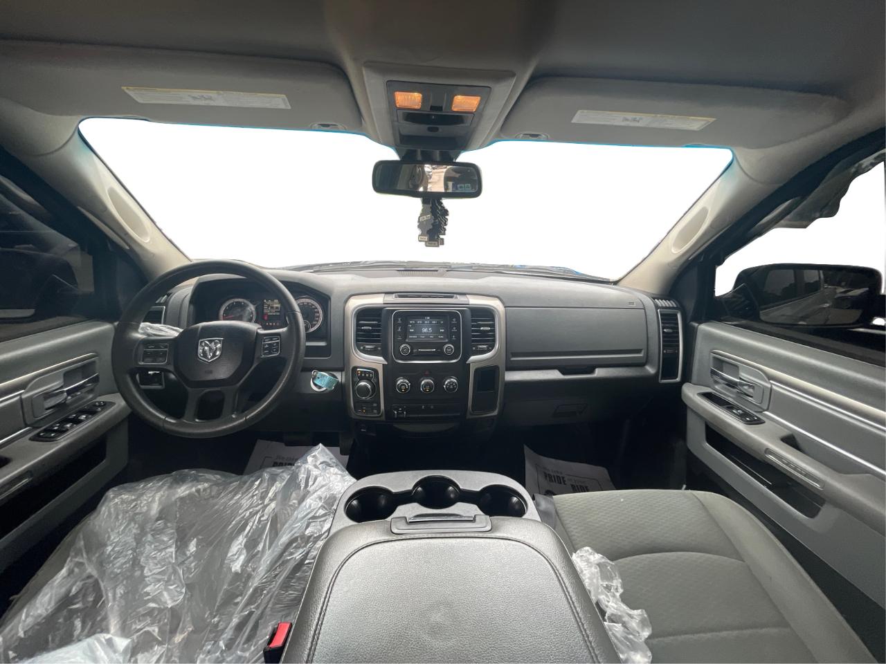 RAM 1500 4WD Crew Cab 140.5" Longhorn 2015
