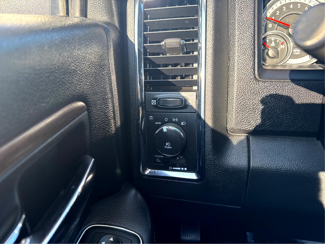 RAM 2500 Laramie Mega Cab 4WD 2015