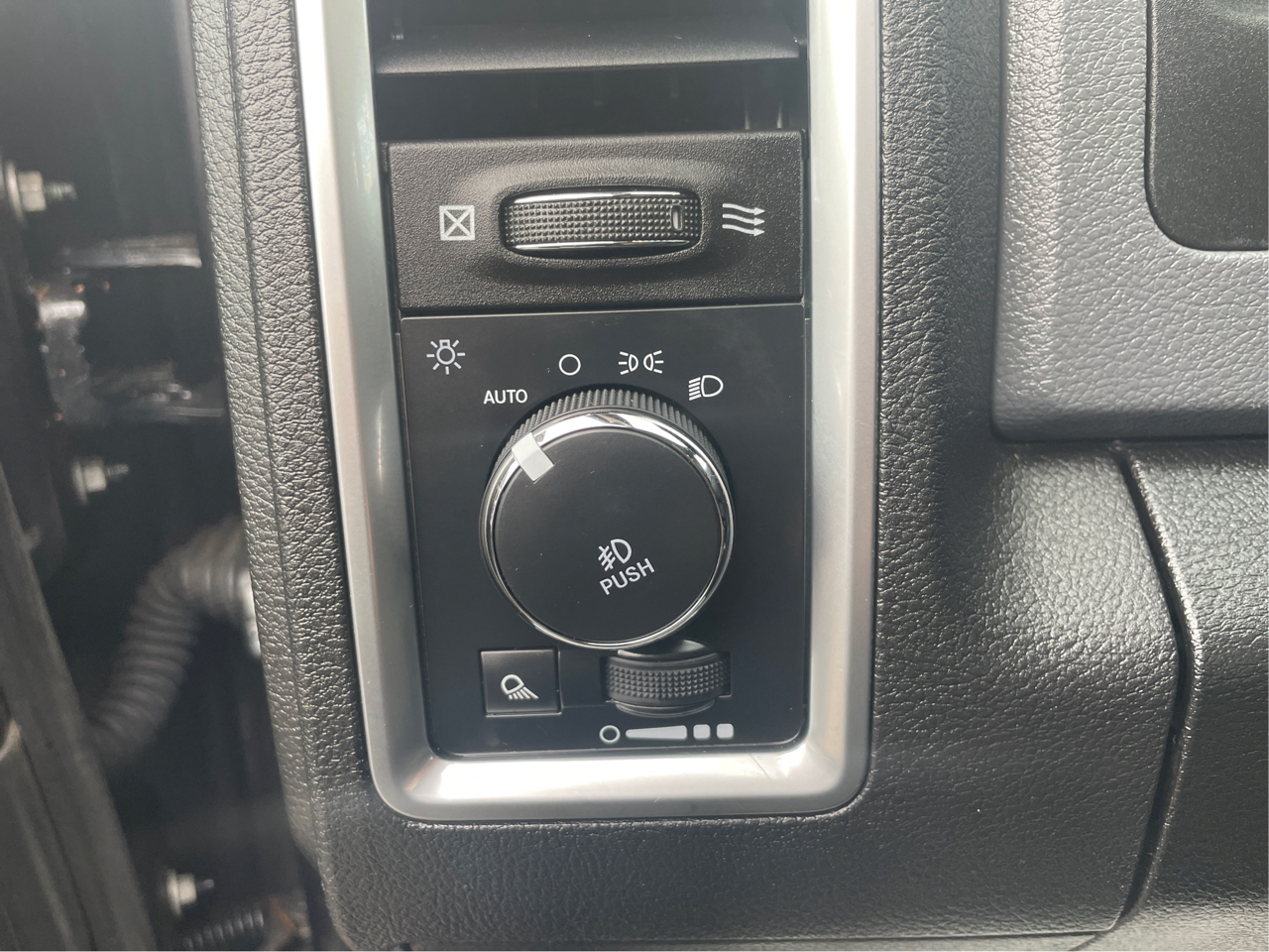 RAM 1500 Classic Tradesman Crew Cab SWB 4WD 2019