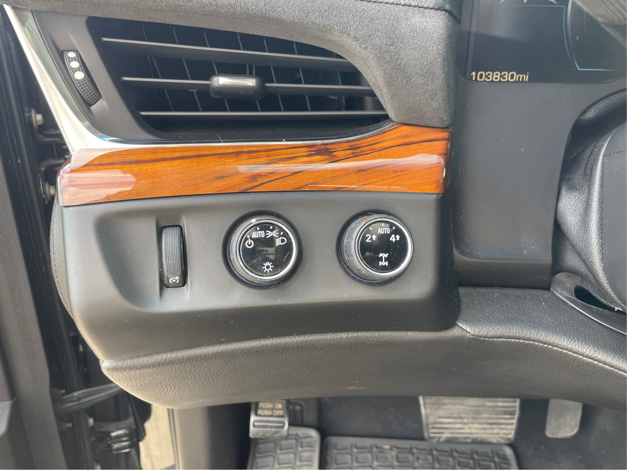 Cadillac Escalade Luxury 4WD 2015