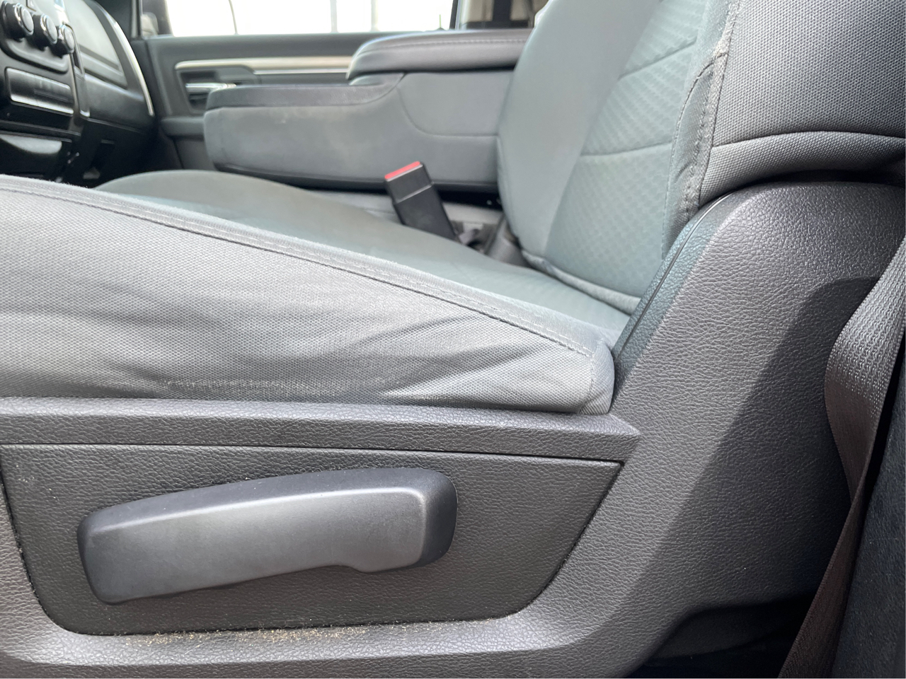 RAM 1500 SLT Quad Cab 4WD 2018