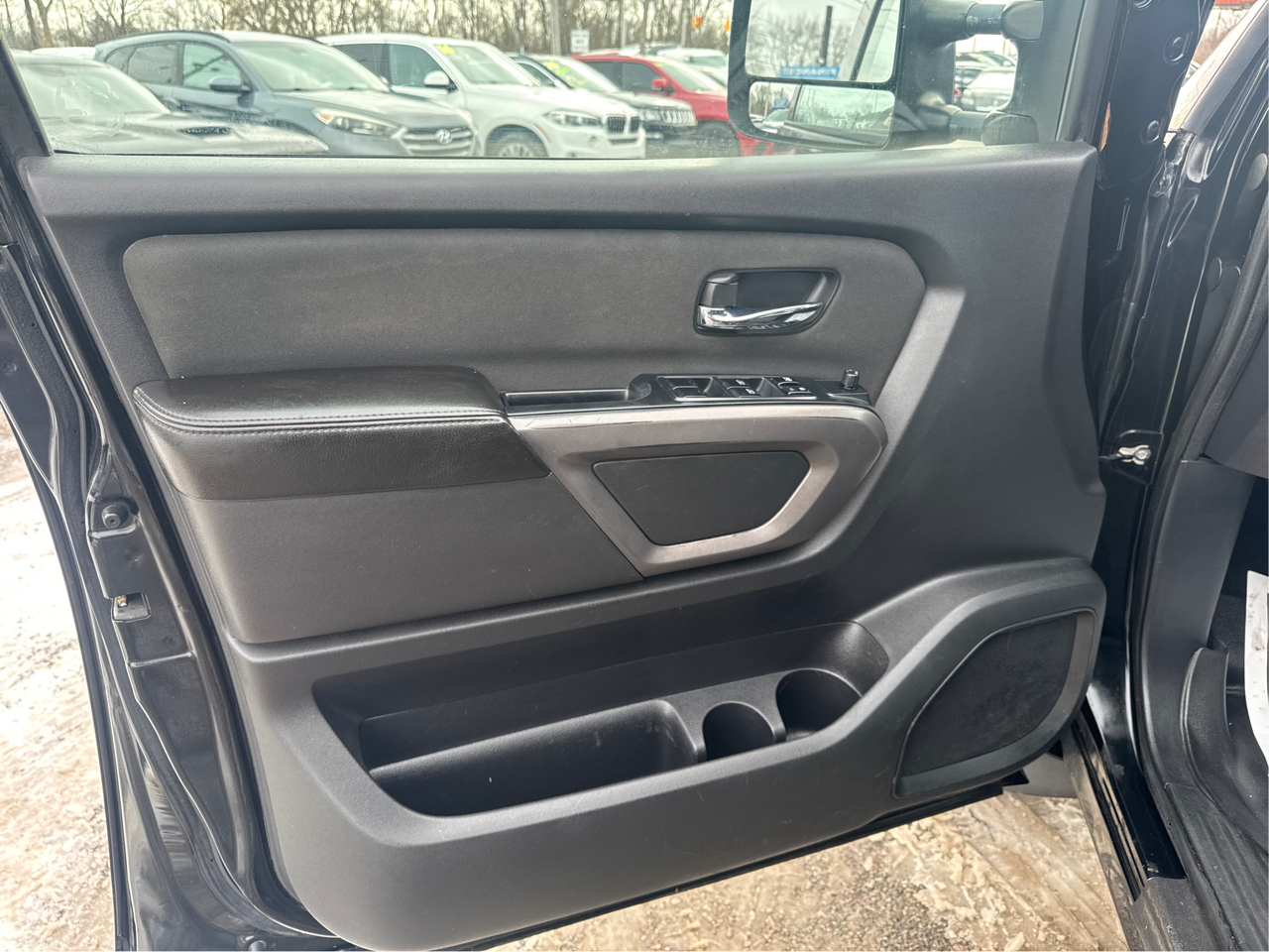 Nissan Titan PRO-4X Crew Cab 4WD SWB 2015