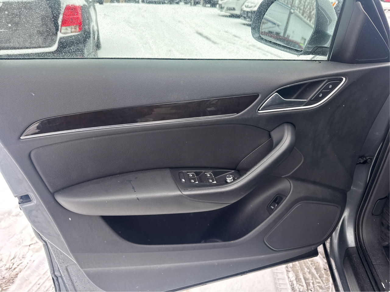 Audi Q3 2.0T quattro Premium Plus 2016