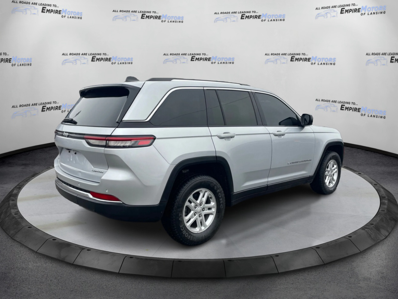 Jeep Grand Cherokee Laredo 4WD 2022