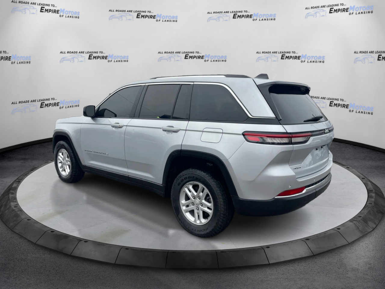 Jeep Grand Cherokee Laredo 4WD 2022