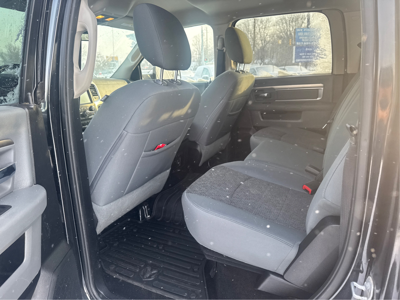 RAM 1500 SLT Crew Cab SWB 4WD 2016