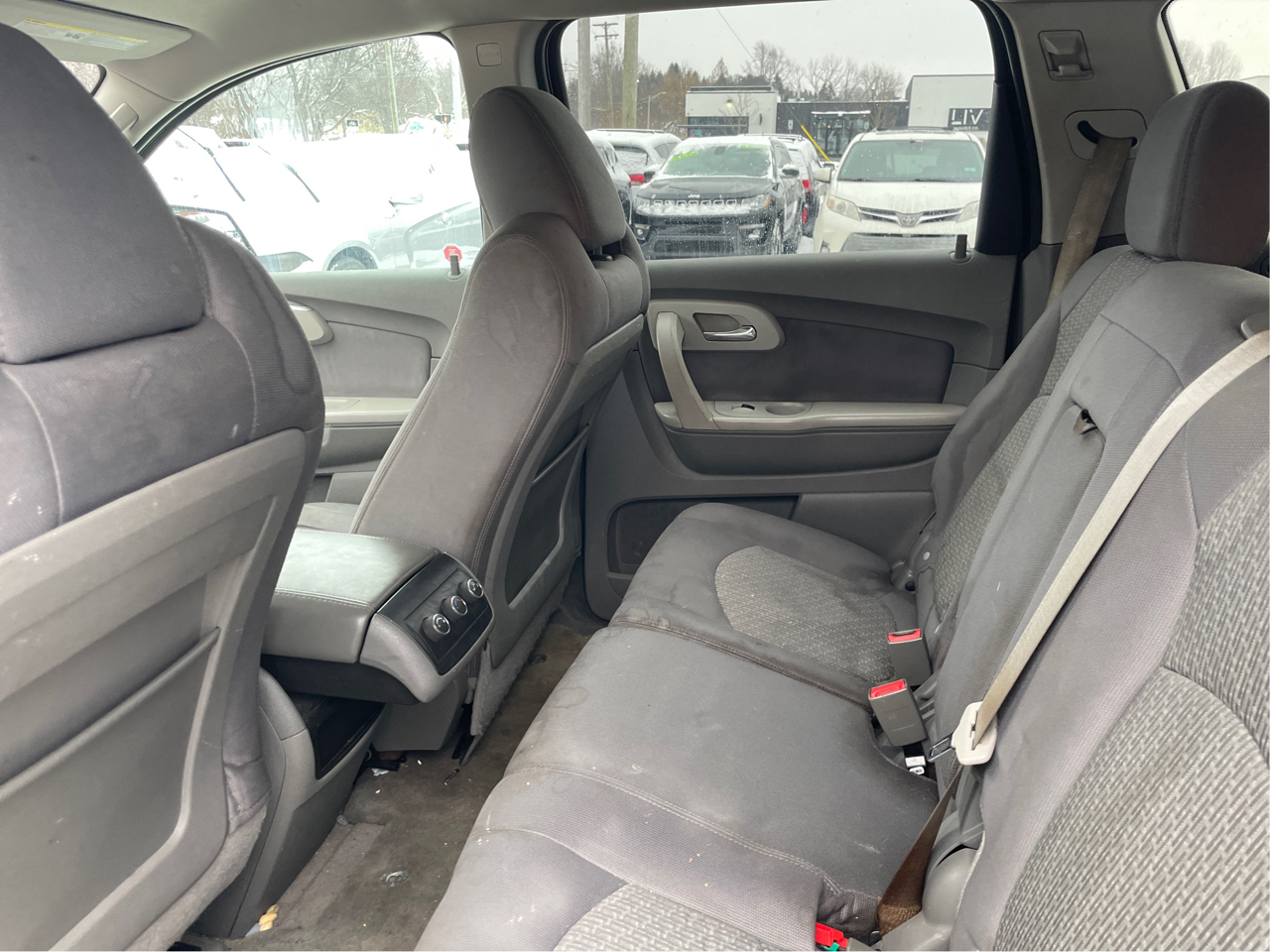 Chevrolet Traverse LS FWD 2011