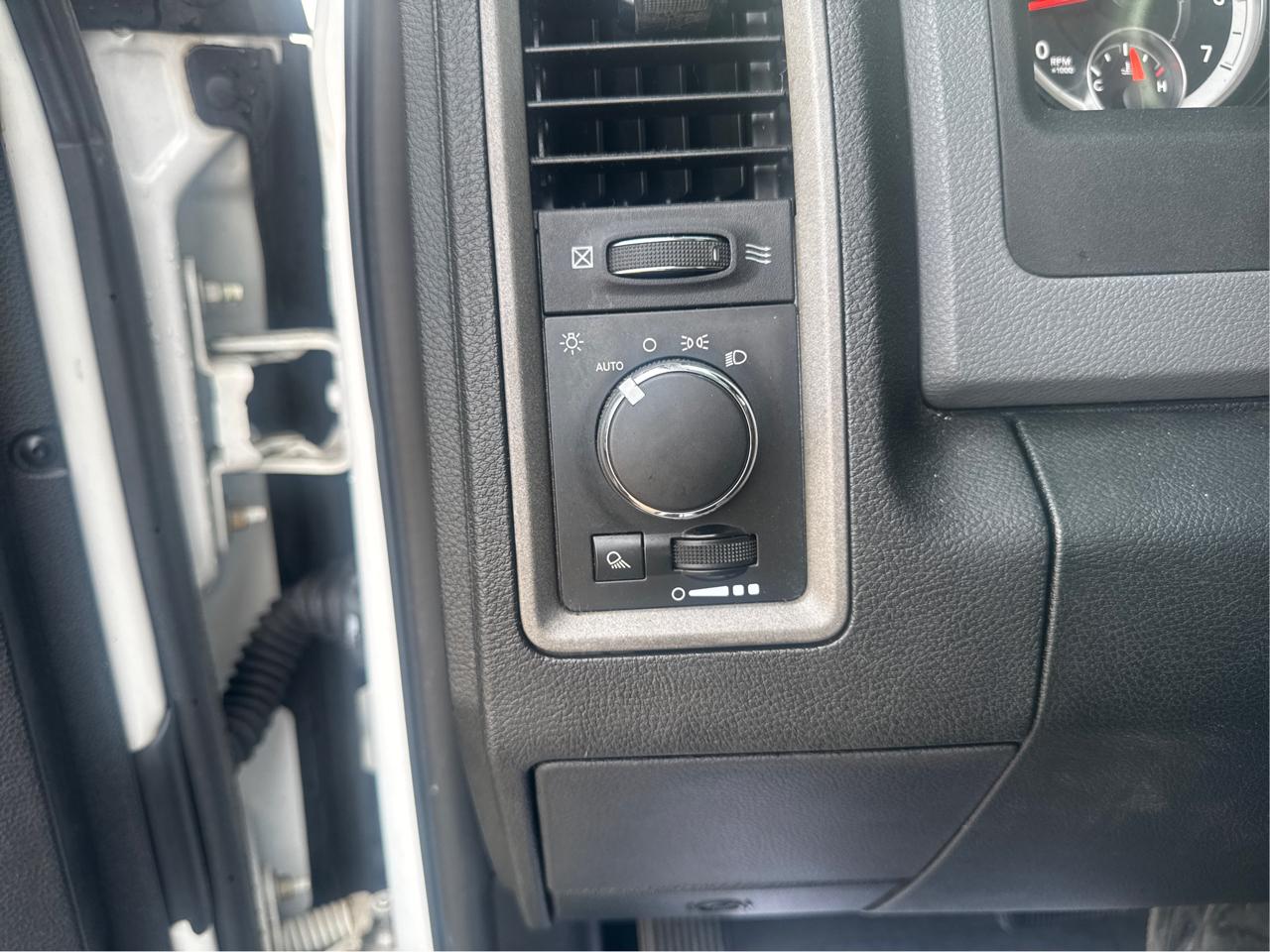 RAM 1500 Tradesman Quad Cab 4WD 2015