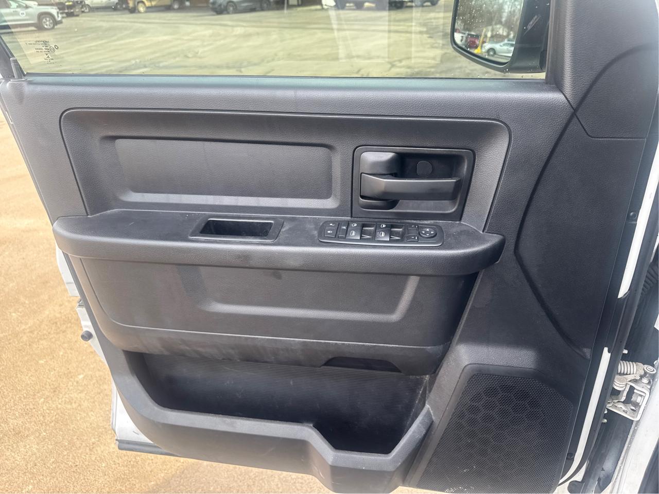 RAM 1500 Tradesman Quad Cab 4WD 2015