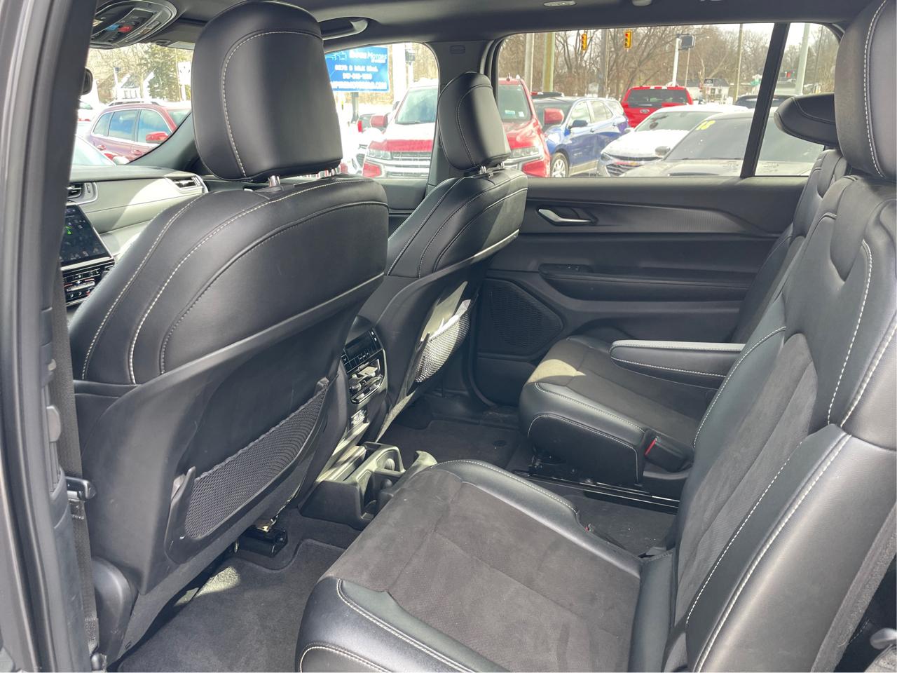 Jeep Grand Cherokee L Laredo 4WD 2024