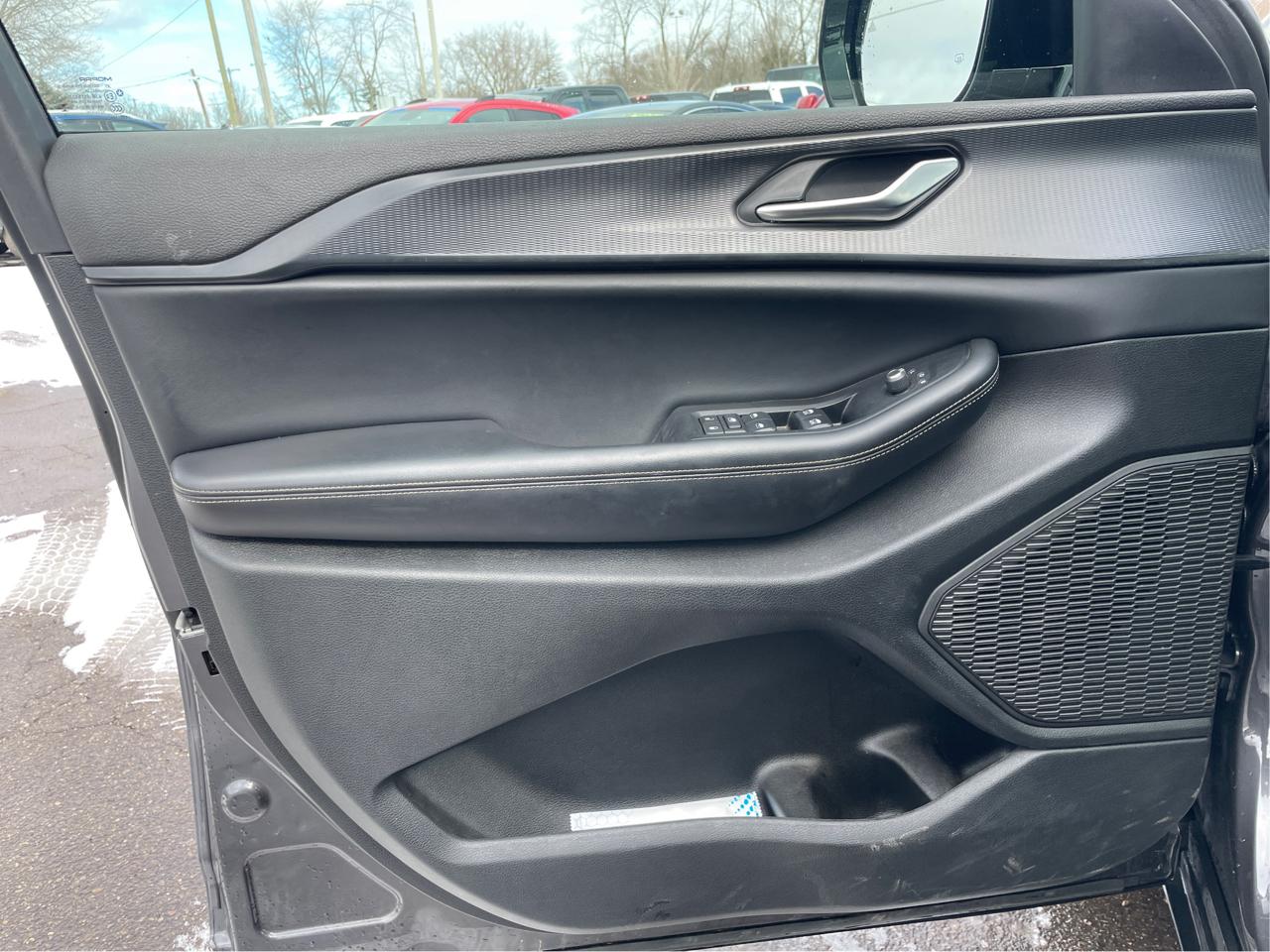 Jeep Grand Cherokee L Laredo 4WD 2024