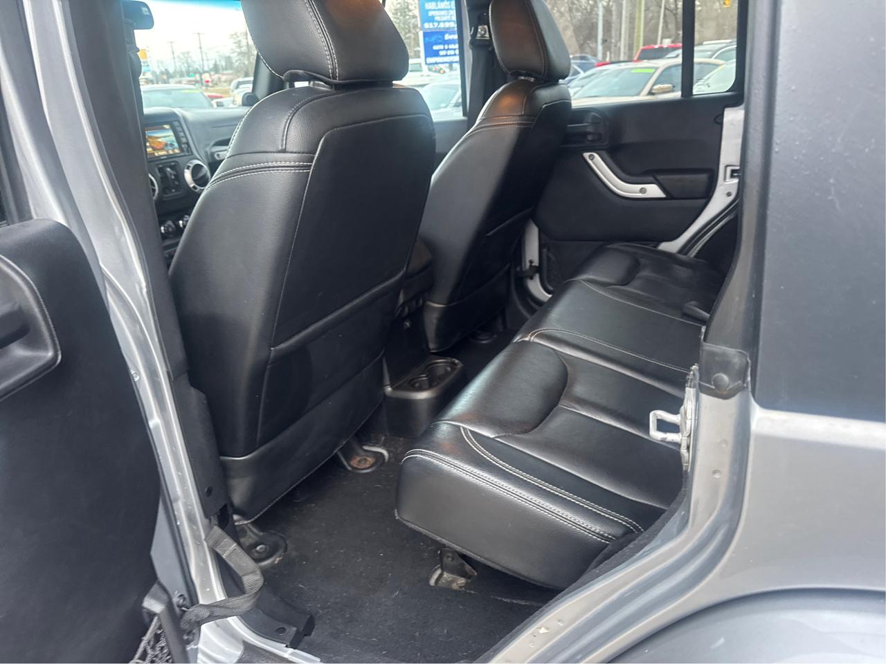 Jeep Wrangler Unlimited Sahara 4WD 2014