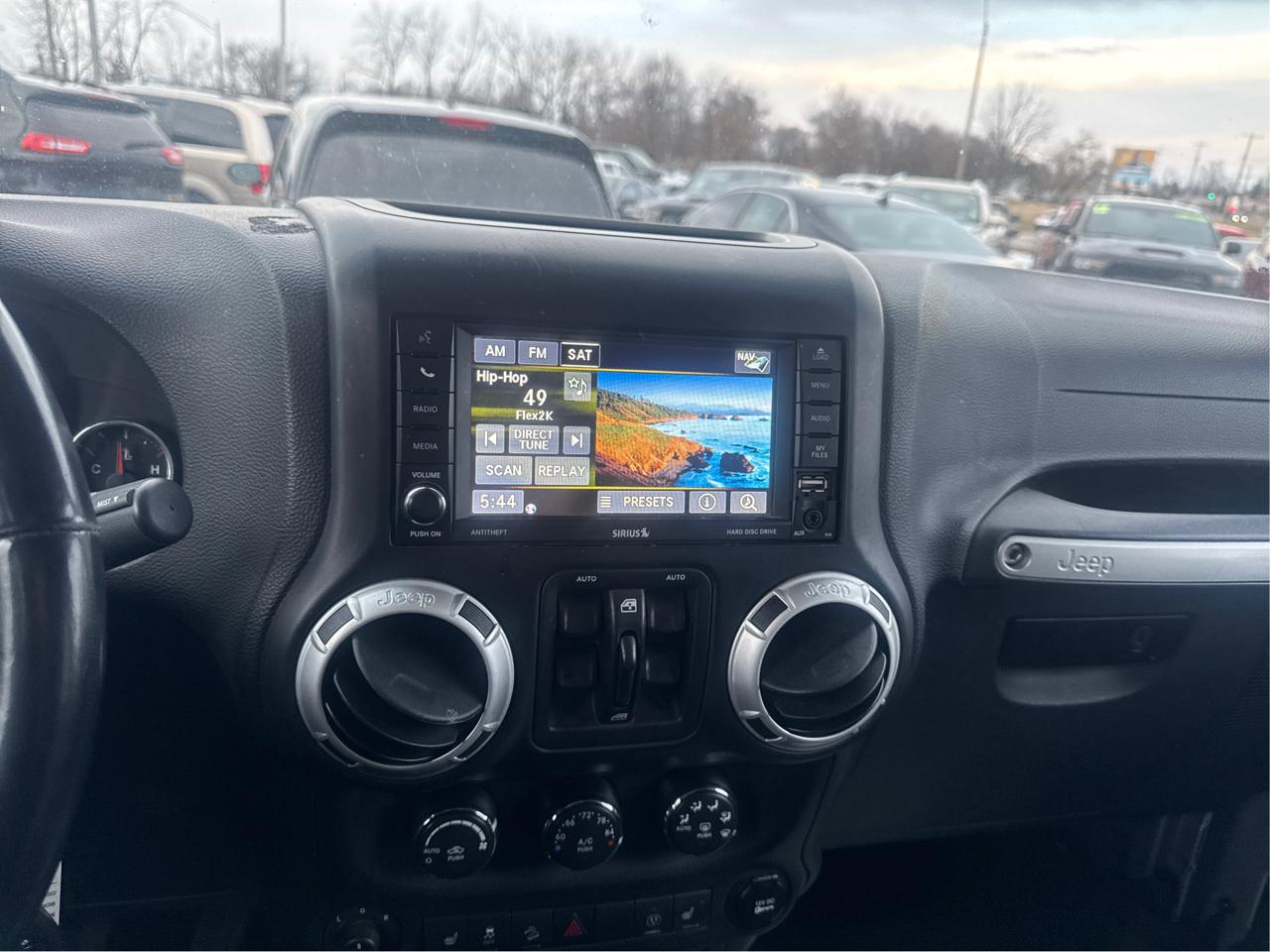 Jeep Wrangler Unlimited Sahara 4WD 2014