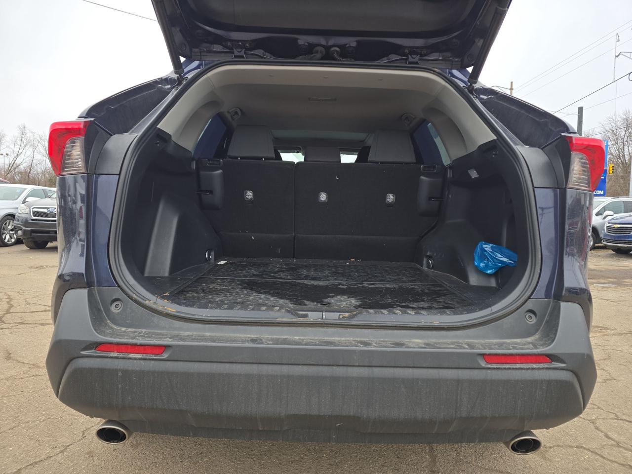 Toyota RAV4 XLE AWD 2021