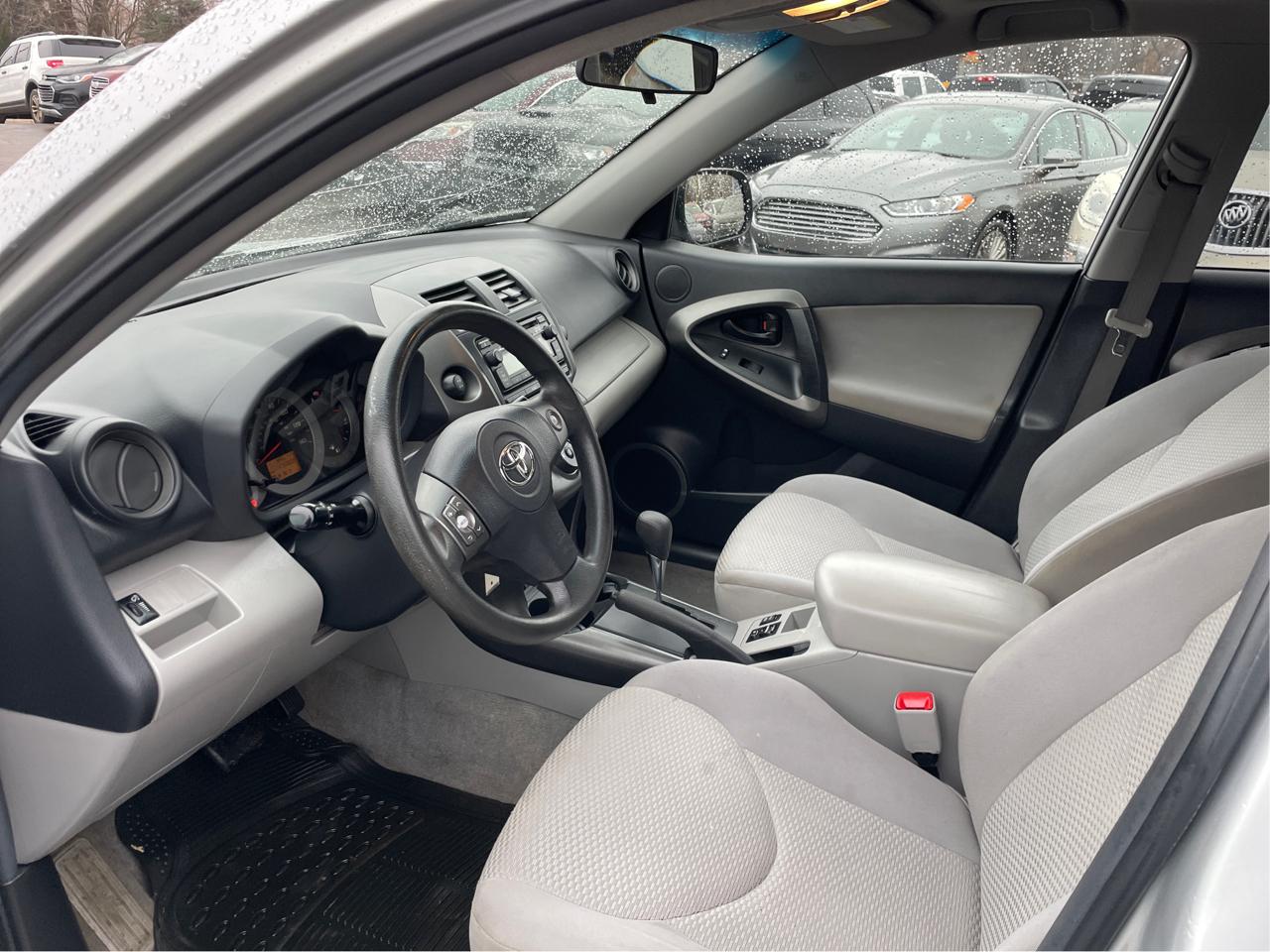 Toyota RAV4 Base I4 4WD 2012