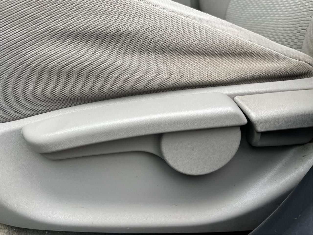 Toyota RAV4 Base I4 4WD 2012