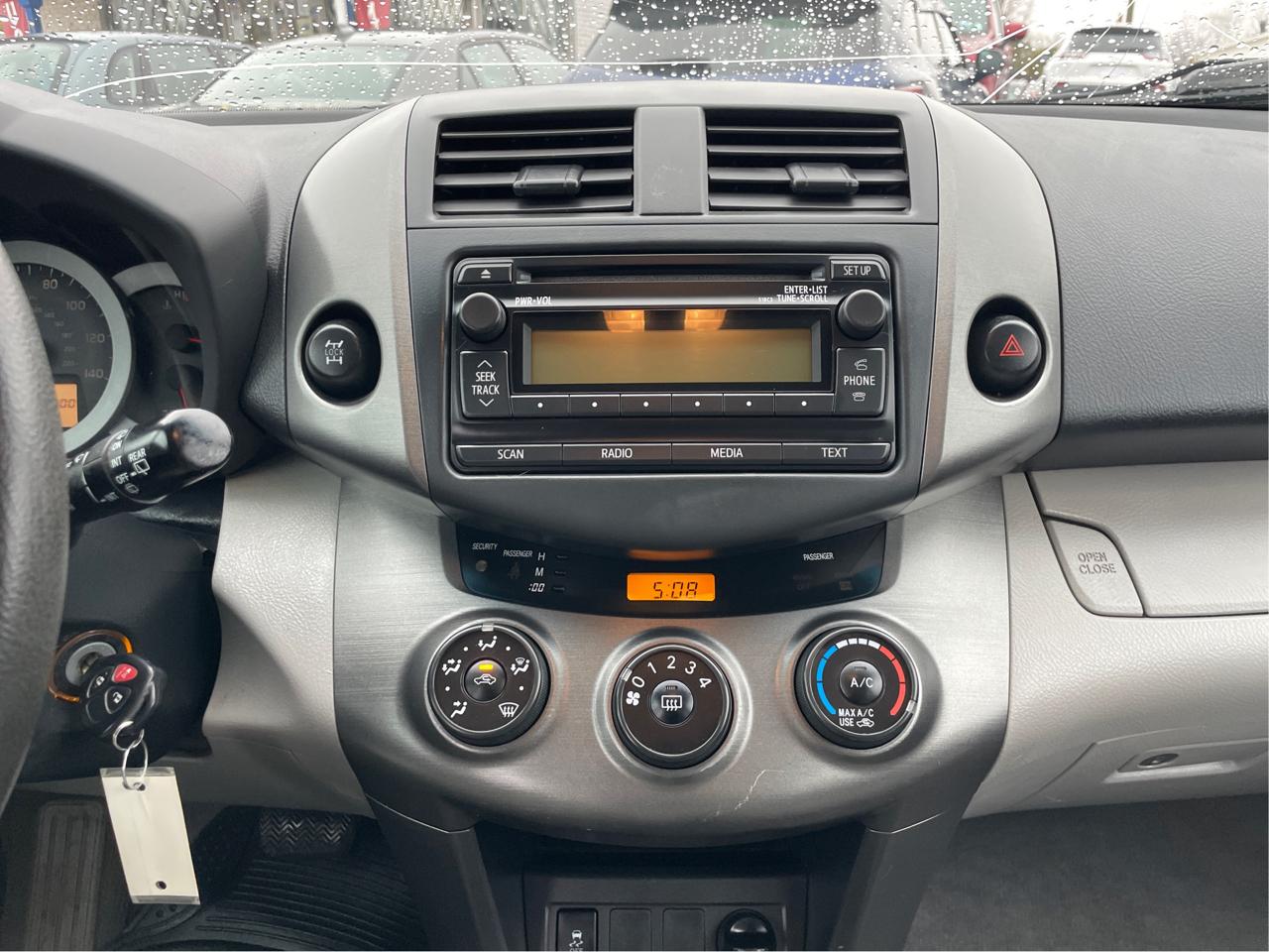 Toyota RAV4 Base I4 4WD 2012