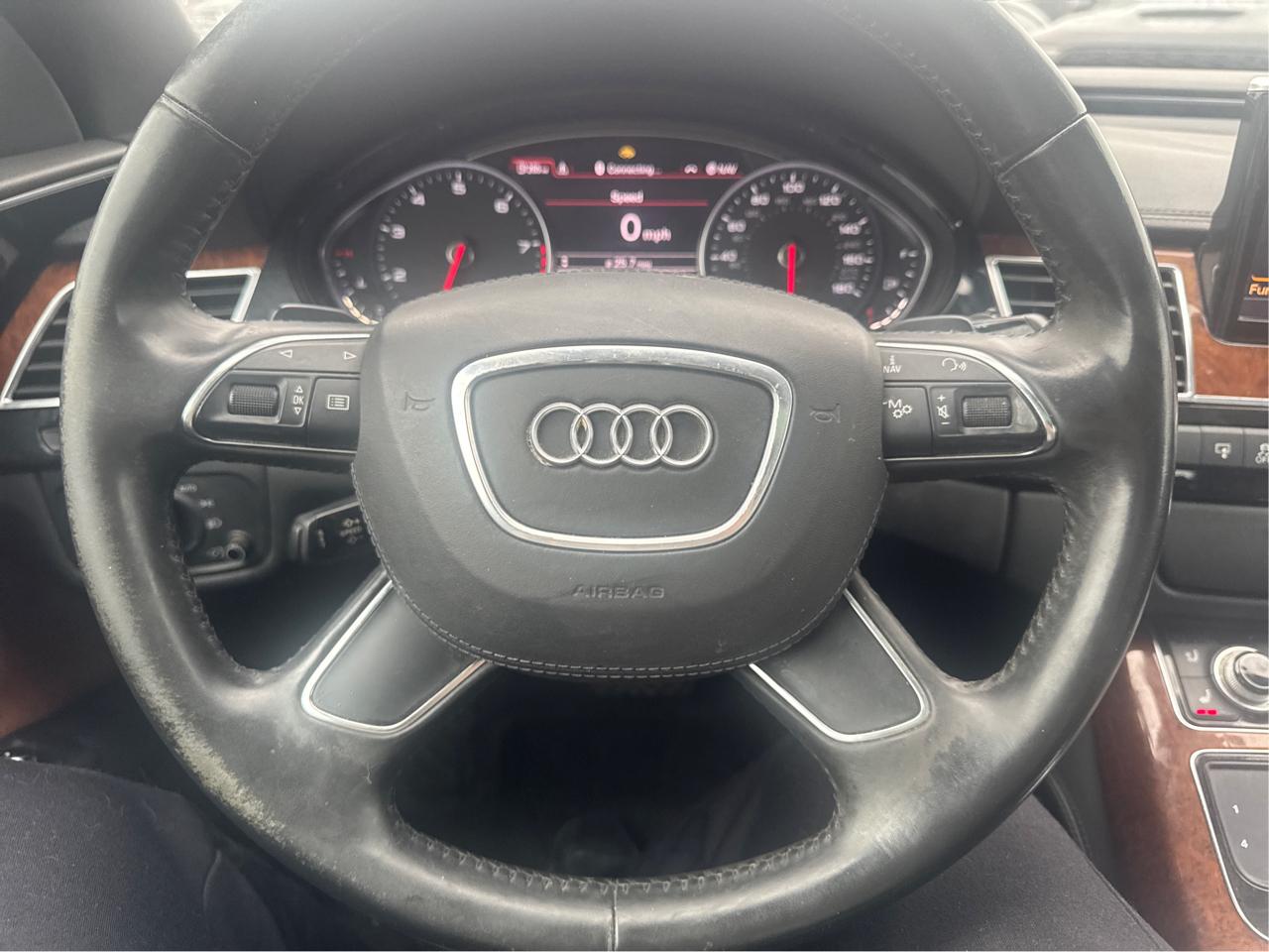 Audi A8 4.2L quattro 2011