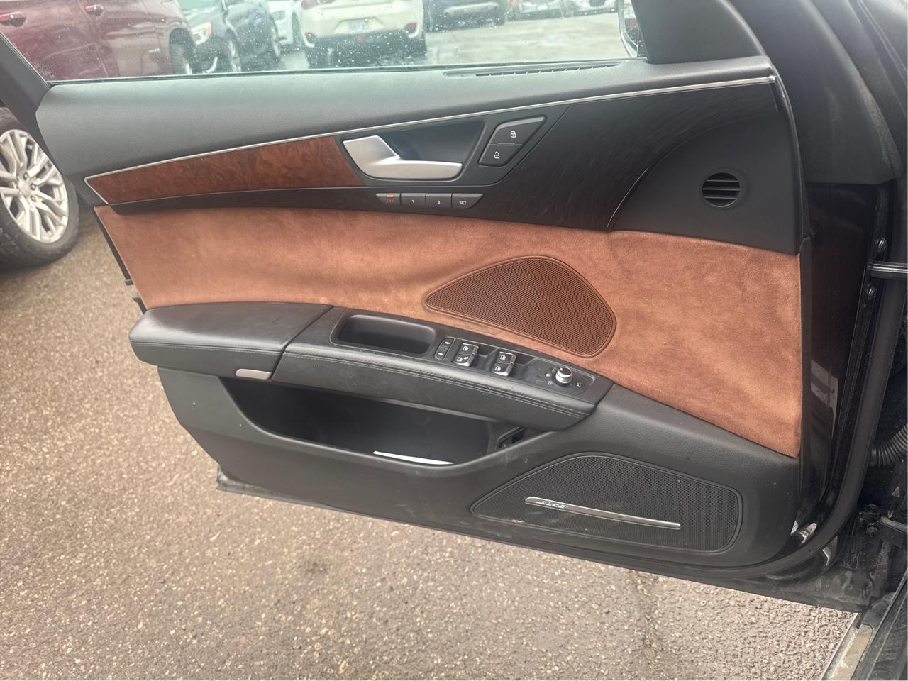 Audi A8 4.2L quattro 2011