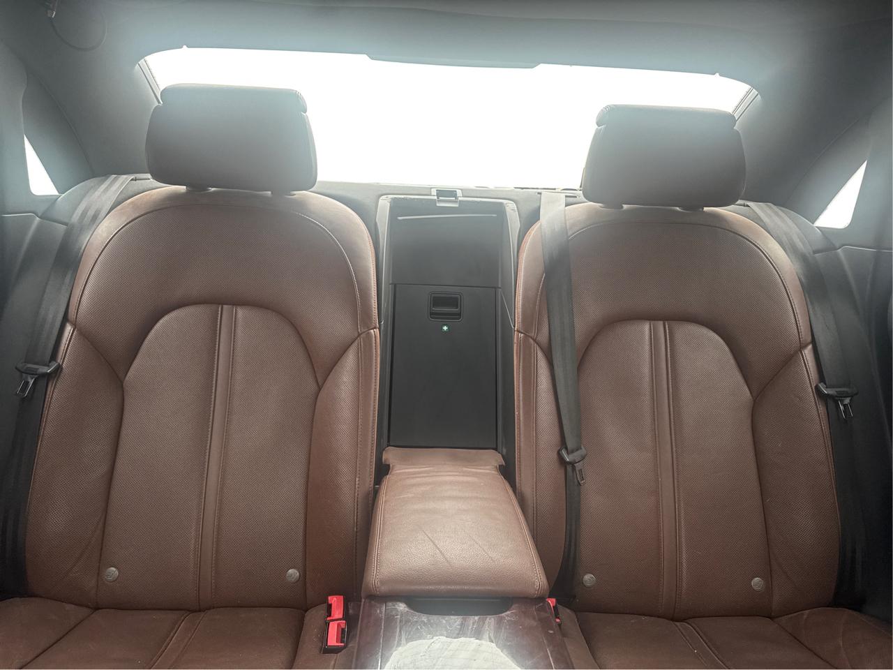 Audi A8 4.2L quattro 2011