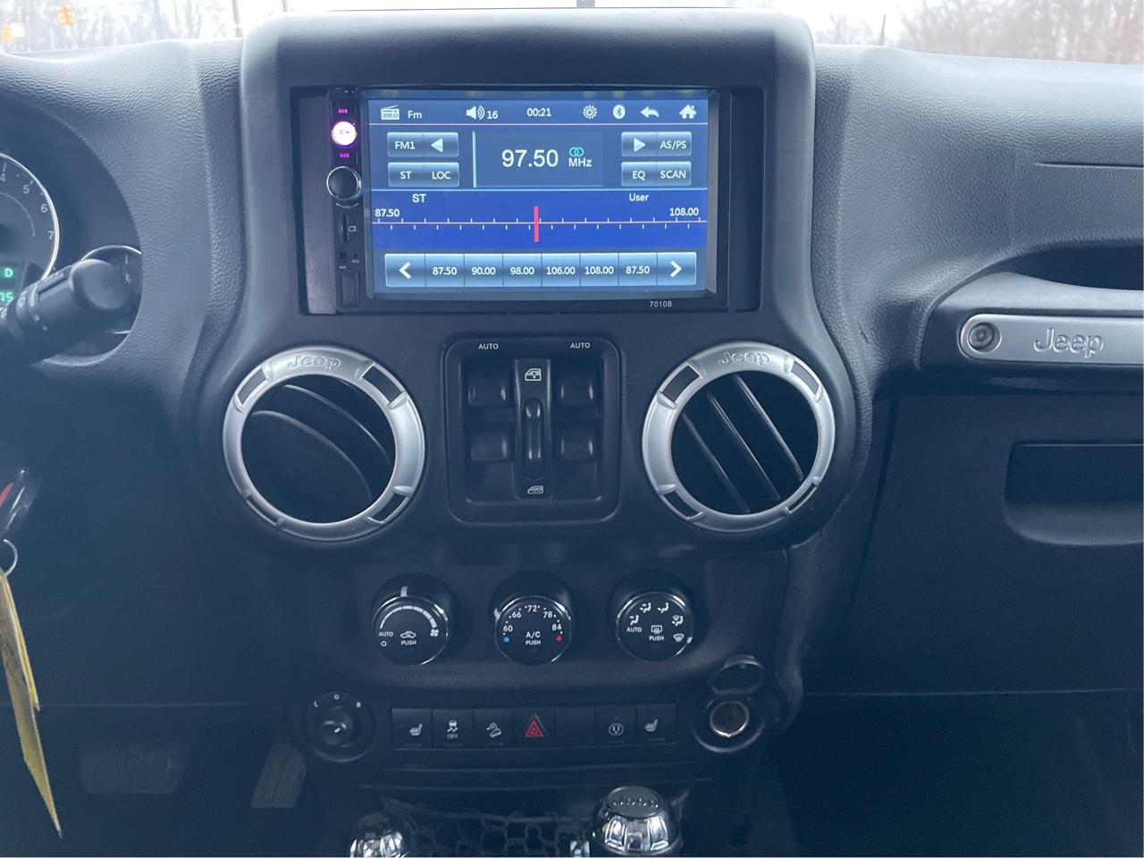 Jeep Wrangler Unlimited Sahara 4WD 2014