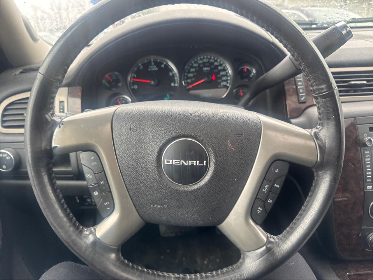 GMC Yukon Denali XL 4WD 2013