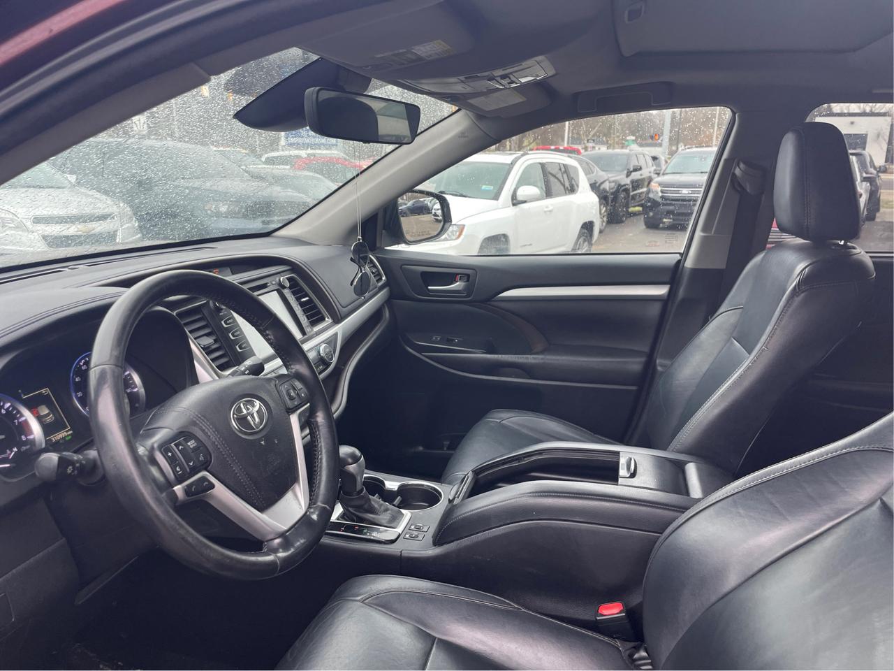 Toyota Highlander SE FWD V6 2017