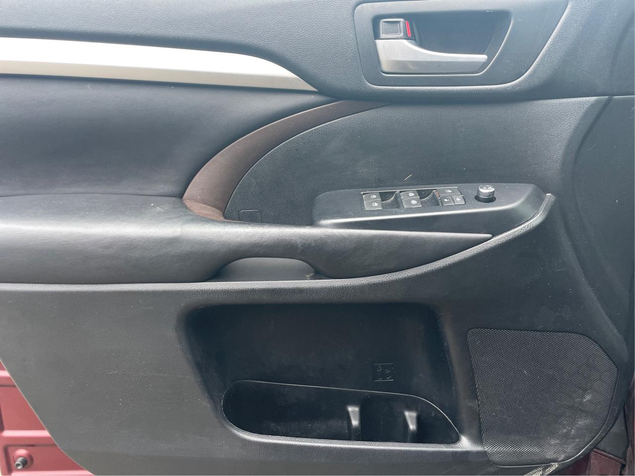 Toyota Highlander SE FWD V6 2017