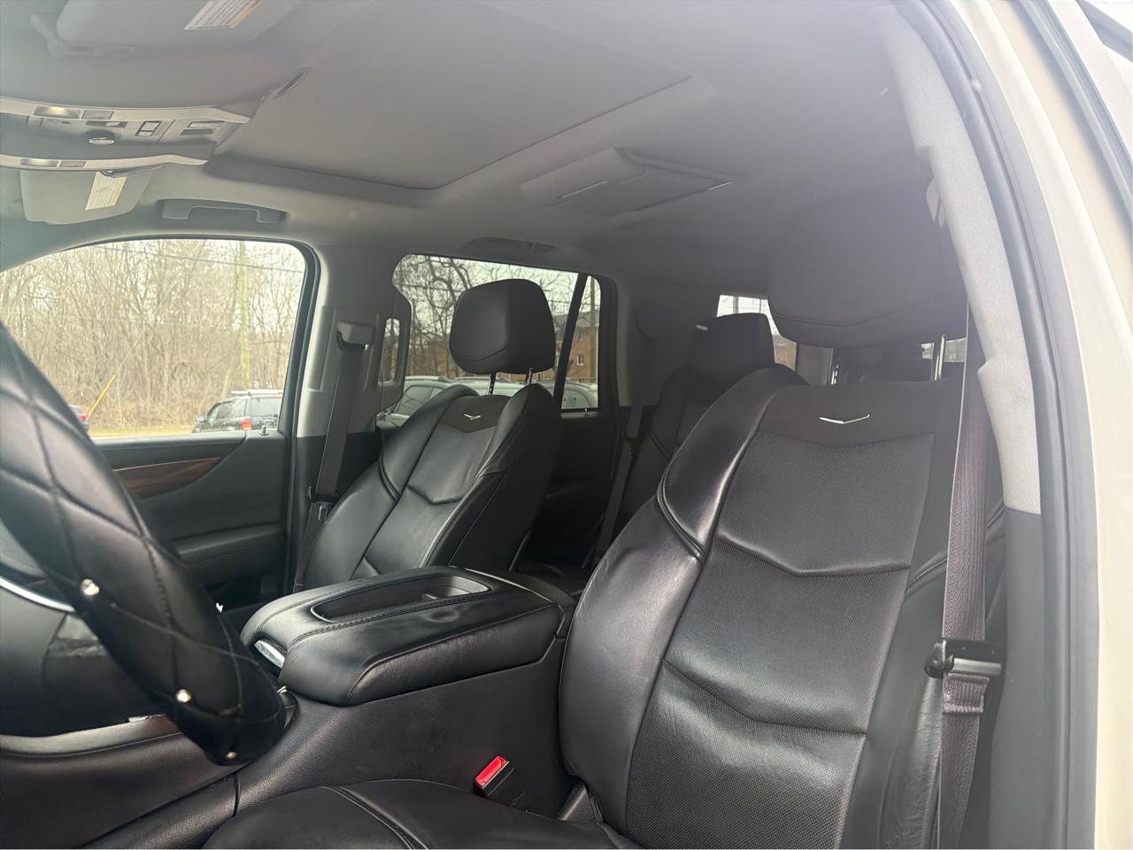 Cadillac Escalade Luxury 4WD 2015