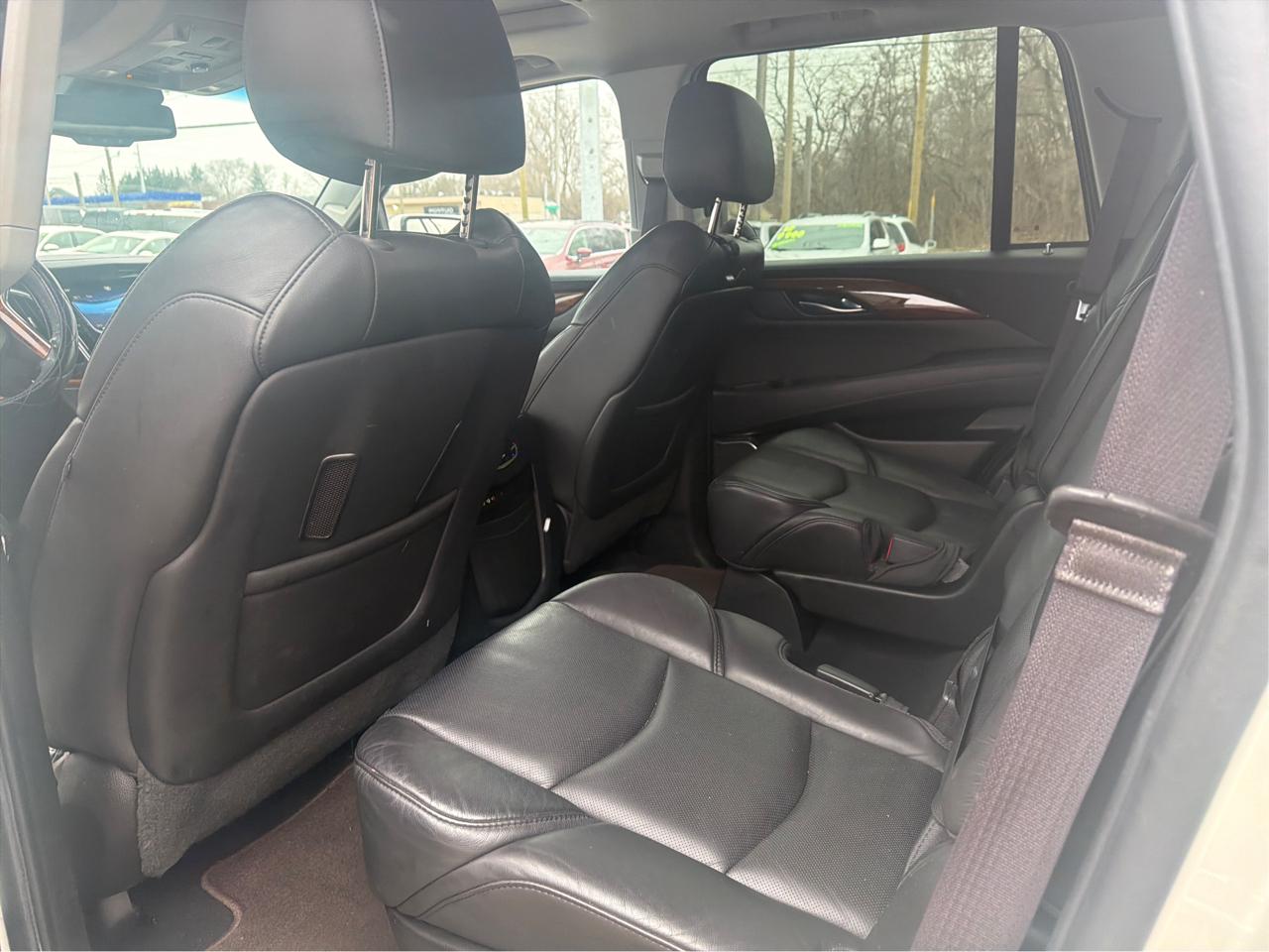 Cadillac Escalade Luxury 4WD 2015