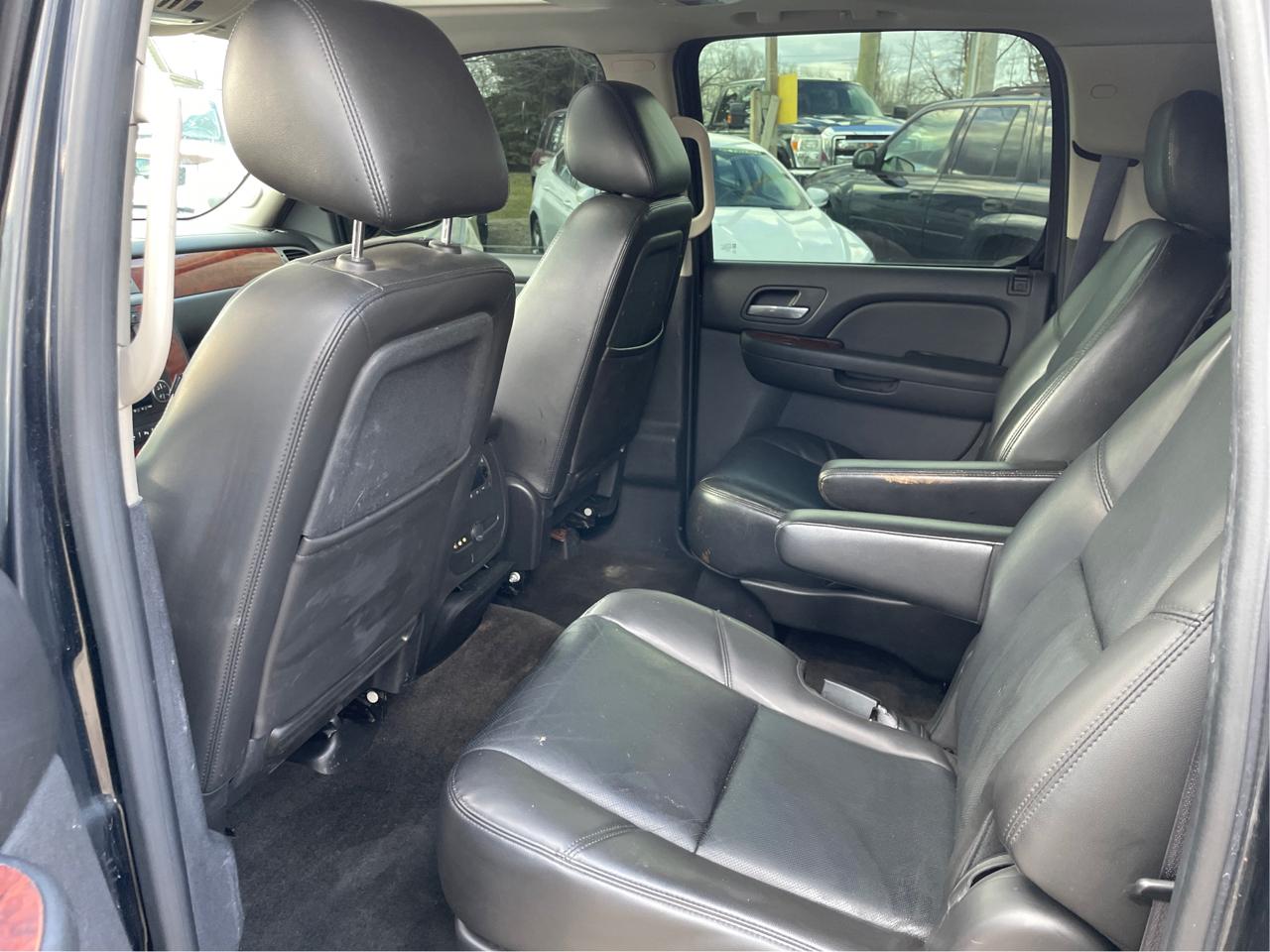 Chevrolet Suburban LTZ 1500 4WD 2011